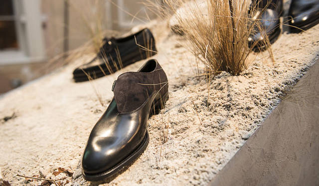 モデル「EASTON（イーストン）」。ラスト7000のシングルバックル、カーフ＆スエードのコンビネーション