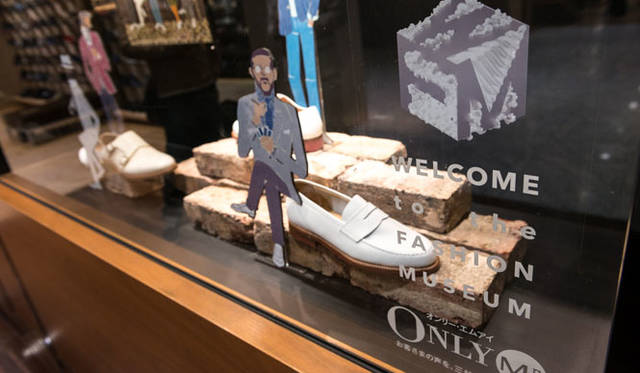 伊勢丹新宿店メンズ館地下1階＝紳士靴売場のプロモーション・ディスプレイ