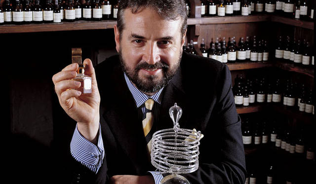 <strong>LORENZO VILLORESI｜ロレンツォ・ヴィロレッツィ</strong><br />調香師、ロレンツォ・ヴィロレッツィ氏