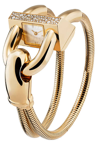 カデナ ウォッチ セルティゴールド プレスレット</br>素材｜イエローゴールド、ダイヤモンド、マザーオブパール</br>ムーブメント｜クォーツ</br>価格｜469万8000円