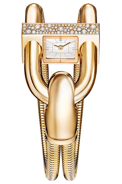 カデナ ウォッチ セルティゴールド プレスレット</br>素材｜イエローゴールド、ダイヤモンド、マザーオブパール</br>ムーブメント｜クォーツ</br>価格｜469万8000円