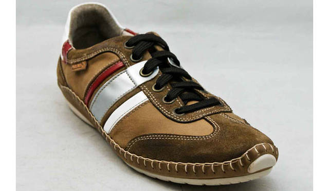 <strong>PIKOLINOS｜ピコリノス</strong><br />JAPAN MODEL メンズスニーカー（PKW6503C）2万7000円