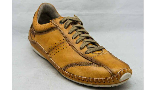 <strong>PIKOLINOS｜ピコリノス</strong><br />JAPAN MODEL メンズスニーカー（PKW6504Z）2万7000円