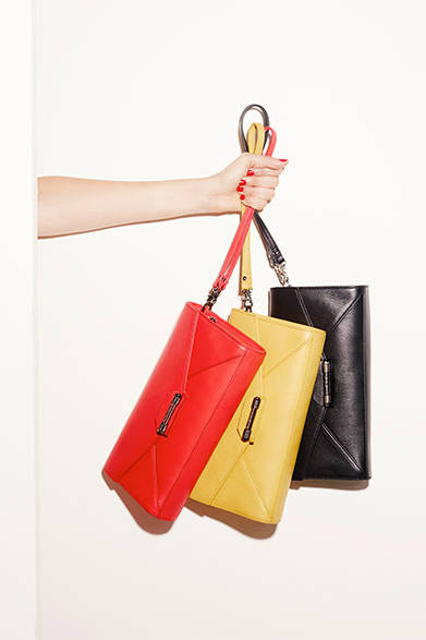 クラッチバッグ　各3万1320円