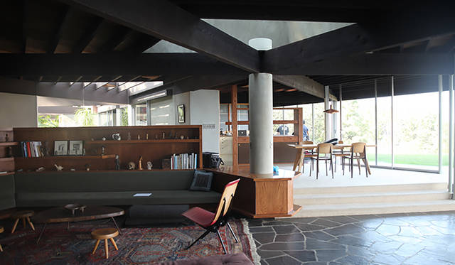 撮影は、建築家ジョン・ラトナーが1956年に設計したハーペル・ハウスで行われた。