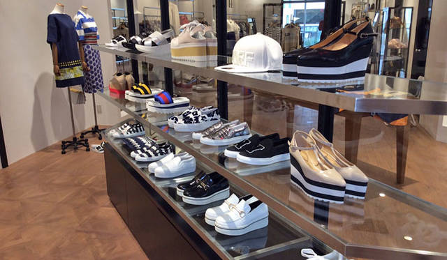 <strong>ANGLOBAL｜アングローバル</strong><br />「ANGLOBAL SHOP 表参道」　新登場の「シューズバー」