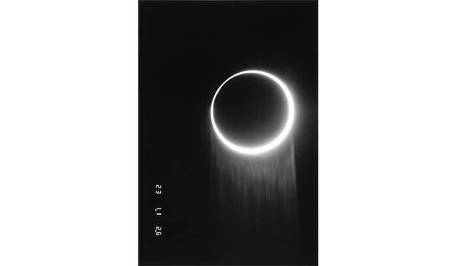 川田喜久治 20世紀日本最後の金環蝕 読谷村 沖縄 1987 <br>Courtesy of Photo Gallery International　MACK by P.G.I. / twelvebooks