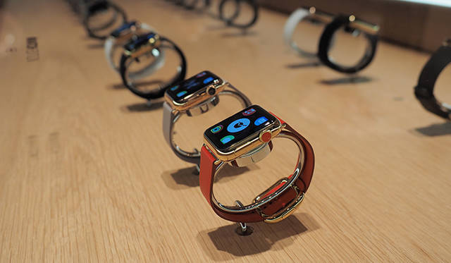 東京・六本木ヒルズで開催されたApple Watch展示会会場。すべてのモデルが展示されていた