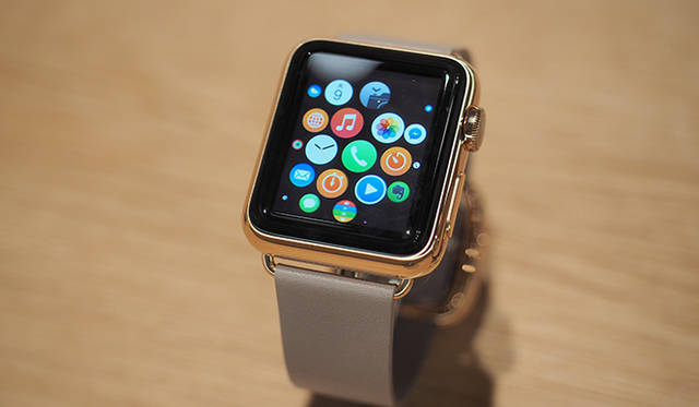 18Kゴールドケースを採用した「Apple Watch Edition」。サイズは38mmと42mmの2つが用意される