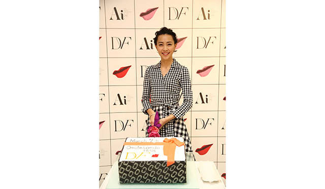 限定のラップドレスに身を包み、オープニングセレモニーに参加した木村佳乃さん。