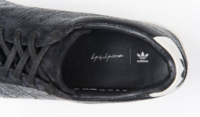 <strong>Yohji Yamamoto｜ヨウジヤマモト</strong><br />「adidas SS Metallic by Yohji Yamamoto」3万8880円