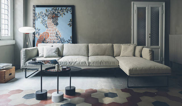 <strong>Cassina ixc.｜カッシーナ・イクスシー</strong><br />Cassina新作「8（OTTO）」ソファ、「9（NOVE）」テーブル