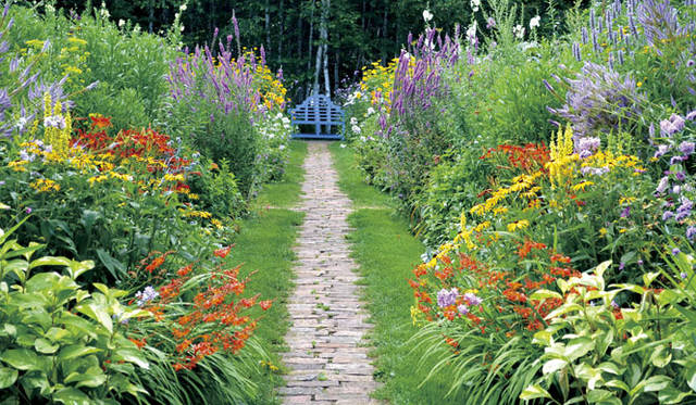 <strong>ASAHIKAWA DESIGN WEEK</strong><br />「ASAHIKAWA DESIGN WEEK 2015」北海道の初夏の気持ちいい気候のなかで、デザイン性のあるものづくりの良さ、楽しさを満喫したい