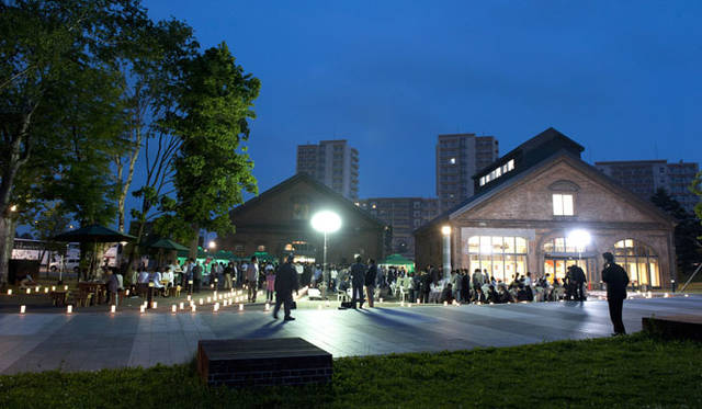 <strong>ASAHIKAWA DESIGN WEEK</strong><br />「ASAHIKAWA DESIGN WEEK 2015」　オフィシャルパーティの「ADW Bar」など、コミュニケーションの場も充実