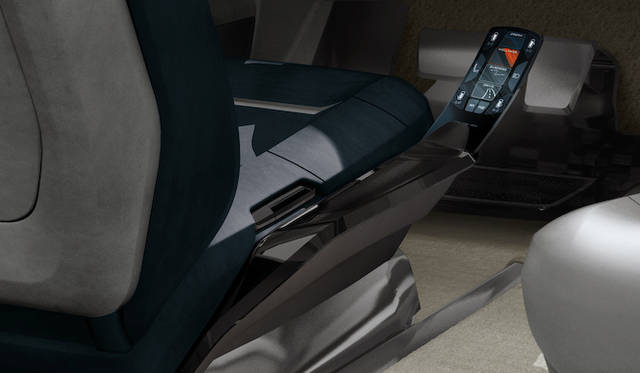 すべての機能は、このスフィアに刺したLGエレクトロニック製スマートフォン「G-Flex」を経由しておこなう