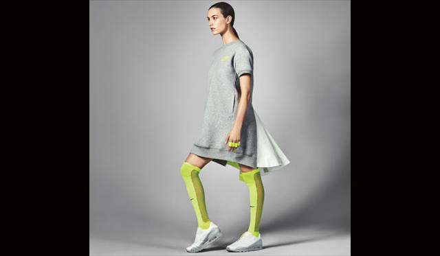 <strong>NikeLab｜ナイキラボ</strong><br />「NikeLab × sacai コレクション」<br />