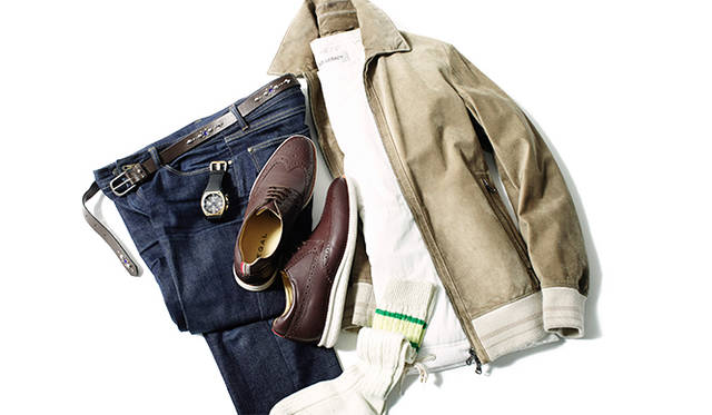 栃木氏の取材時のコーディネート。リーガルの靴以外は、栃木さんの私物。イタリア製のスエードブルゾンは「DENIM」、中綿入りのカットソーは「OUR LEGACY」、ジーンズは日本のブランド「MR.D」、ナローベルトは「CRIOSO」、腕時計は「Bell & Ross」、リブ編みのソックス、「REGAL」の靴1万9440円