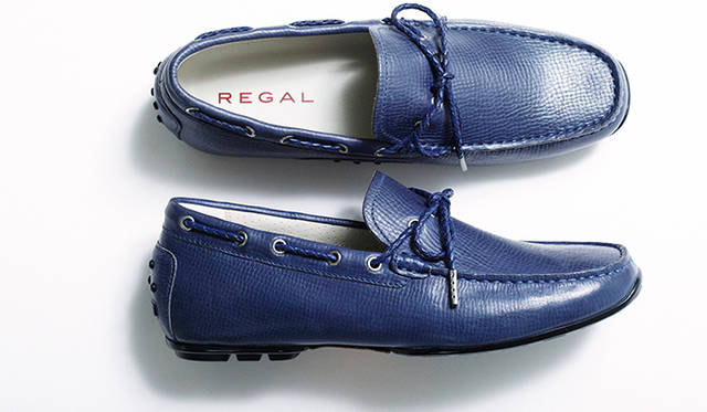 上品な雰囲気を放つドライビングシューズは、記事ページで紹介した鮮やかなオレンジと、ネイビー、ブラウンの色も展開