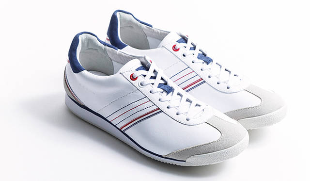 コーディネートを問わない、レザーのシンプルなスニーカーが登場。アイレットに遊び心を感じさせるトリコロールはこれからの季節にぴったり。1万7280円