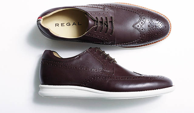 アッパーにはステアレザーを採用。写真の色のほかに、ブラウン、グレー、ネイビーも展開