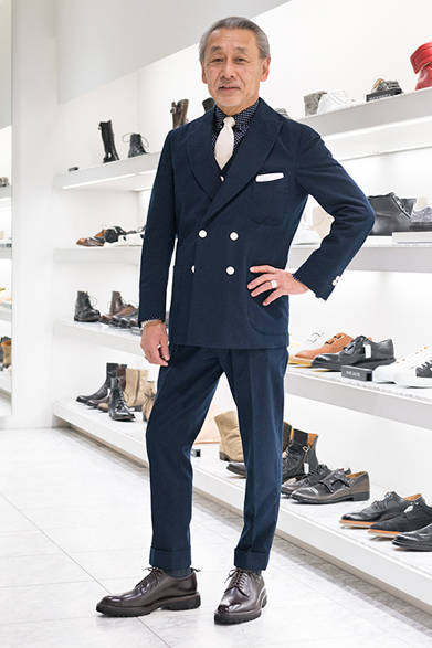 <strong>WH｜ダブルエイチ</strong><br />プレーントゥを履く坪内 浩氏