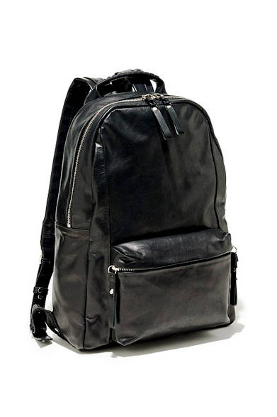 <strong>cornelian taurus by daisuke iwanaga｜コーネリアン タウラス バイ ダイスケ イワナガ</strong><br />2007-08秋冬シーズンからスタートした神戸発のバッグブランド「コーネリアン タウラス バイ ダイスケ イワナガ」。刀の柄をモチーフにしたという持ち手や、船具を使ったパーツなど、オリジナリティ溢れるデザインが特徴的。エストネーション大阪店限定。8万3160円