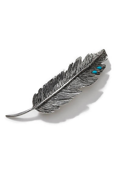 <strong>PLUIE｜プリュイ</strong><br />ヘアアーティストのユーヤ・タカハシが手掛けるアメリカのアクセサリーブランド「プリュイ」。このバレッタは、フェザーをモチーフに、ターコイズを施した一品。エストネーション別注・大阪店先行発売。2万2680円