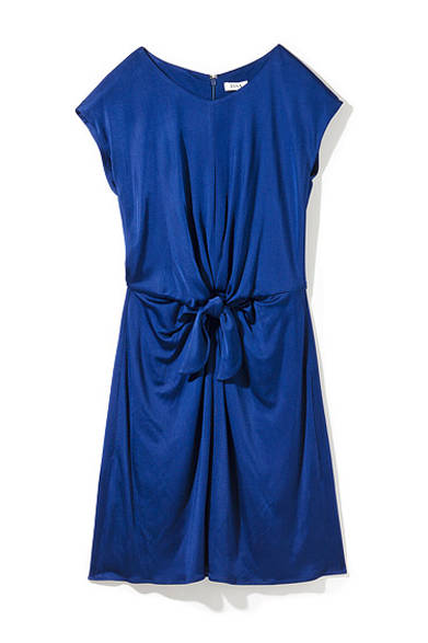 <strong>ISSA LONDON｜イッサ ロンドン</strong><br />ロンドンの人気ブランド「イッサ ロンドン」のワンピース。美しいドレープが特徴的で、今回の別注では鮮やかなロイヤルブルーを採用。エストネーション大阪店限定。6万8040円