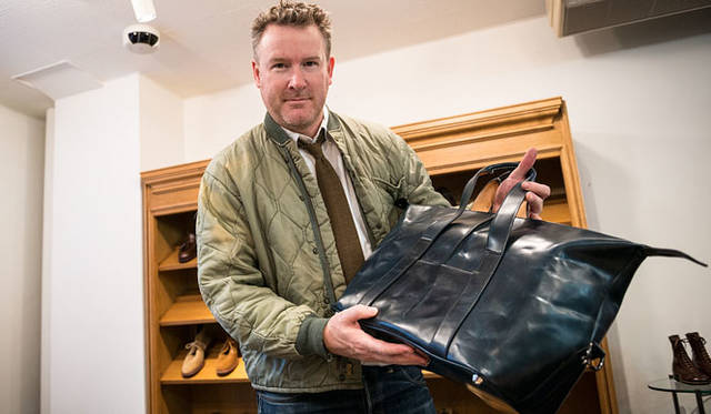 <strong>LAKOTA｜ラコタ</strong><br />このバッグで使用している大きいサイズのコードバンが手に入るメーカーは世界で数社でしょう（千脇氏 談）