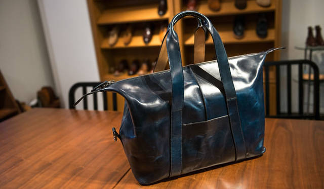 <strong>LAKOTA｜ラコタ</strong><br />片面で馬1頭分の馬尻を使い、底面、他パーツに使用することで3頭分が必要になります（千脇氏 談）