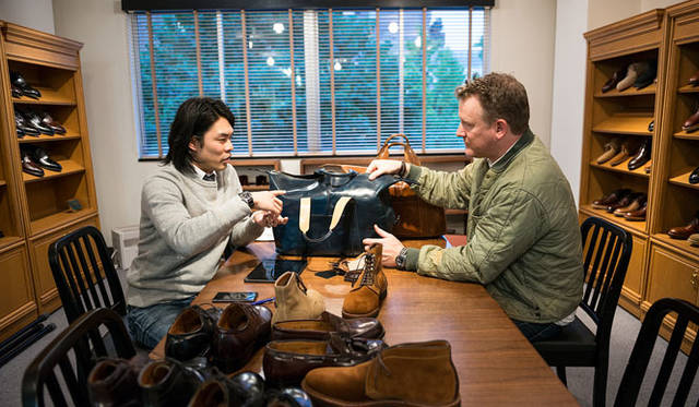 <strong>LAKOTA｜ラコタ</strong><br />3月15日にオープン1周年を迎えた「TODD SNYDER TOWN HOUSE」でぜひ実物を手にとってみてください