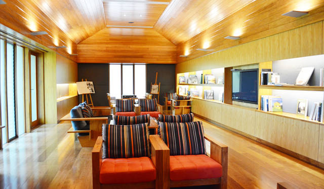 <br>館内にはライブラリーも