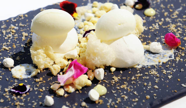 <br>前菜からデザートまでガストロノミックなメニューが堪能できる