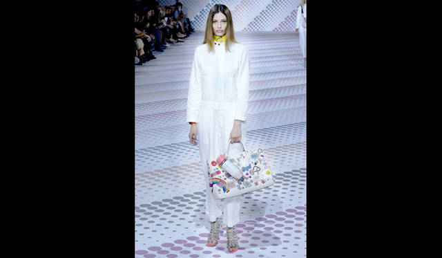 <strong>2.New Top Handle</strong><br><br>テキストが入ります。テキストが入ります。テキストが入ります。テキストが入ります。テキストが入ります。テキストが入ります。