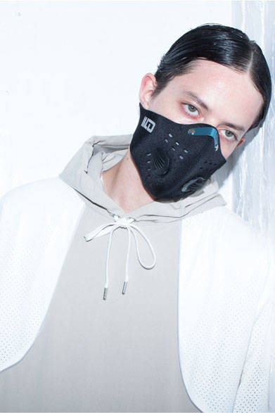 <strong>2015年春夏コレクション</strong><br />ORIGINAL TECH FABRIC PARKA 2万9160円