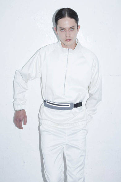 <strong>2015年春夏コレクション</strong><br />HIGH TECH SPORTS PULLOVER 1万9980円、HIGH TECH TRACK PANTS 2万2680円