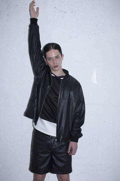 <strong>2015年春夏コレクション</strong><br />ORIGINAL FABRIC SHORT BLOUSON 3万9960円、MIX FABRIC GAME SHIRTS 1万6200円、ORIGINAL FABRIC SHORT PANTS 2万2680円