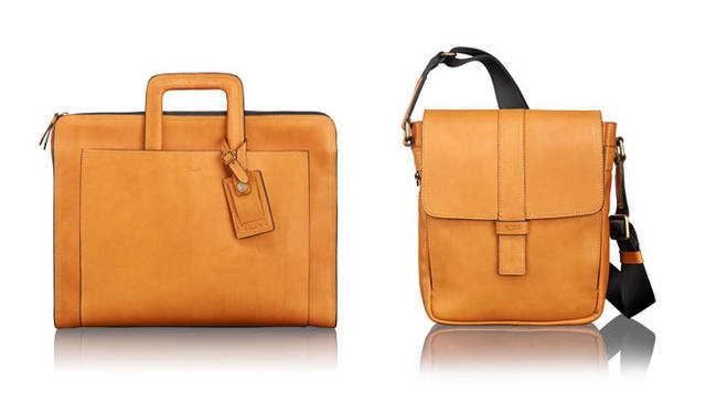 <strong>TUMI｜トゥミ</strong><br />「トゥミ 1975コレクション」<br />写真左 スリム・ポートフォリオ（タン）10万8000円　写真右 フラップ・クロスボディ（タン）8万4240円