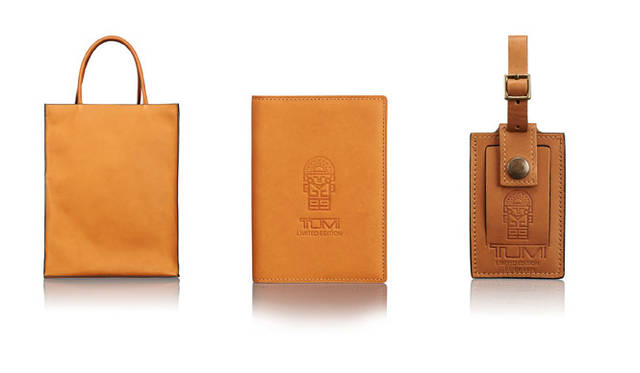 <strong>TUMI｜トゥミ</strong><br />「トゥミ 1975コレクション」<br />写真左から、デイ・トート（タン）13万5000円、パスポート・カバー（タン）1万6200円、ラゲージ・タグ（タン）1万2960円