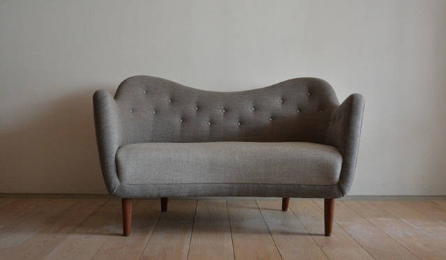 <strong>ACTUS｜アクタス</strong><br />アクタス新宿店「ヴィンテージ家具オークション」<br />「BO64.」　DESIGNER：FINN JUHL（フィン･ユール）、PRODUCER：BOVIRKE（ボヴィルケ）<br>型番はBO64。1946年にデザインされたもので、フィン･ユールの作品のなかでも希少な一品。ファブリックはKVADRAT MOLLYで張替え済み（張り替えも高い技術が要される）。