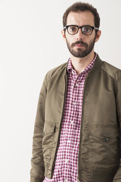 <strong>2015年春夏コレクション</strong><br />Type MA-1 Blouson 3万7800円、B.D Shirts 2万4840円、Eye Wear collaborated with “BLANC.” 2万3760円