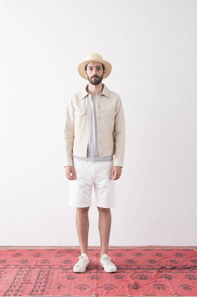 <strong>2015年春夏コレクション</strong><br />“Thea” Denim Shorts 1万9440円、Amish Panama Hat 1万9440円