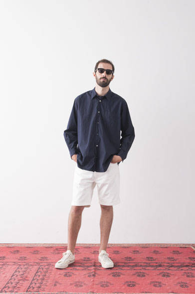 <strong>2015年春夏コレクション</strong><br />Big Silhouette Shirts 1万9440円、“Thea” Denim Shorts 1万9440円、Bush Hat 9180円