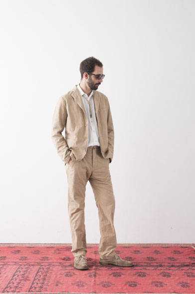 <strong>2015年春夏コレクション</strong><br />Overdye 3B Jacket 3万1320円、Overdye Tapered Trouser 1万9440円、Eye Wear collaborated with “BLANC.” 2万3760円