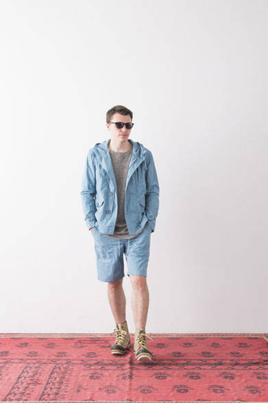 <strong>2015年春夏コレクション</strong><br />Long Sleeve T-Shirts 1万2960円、Easy Shorts 1万6200円、Eye Wear collaborated with “BLANC.” 2万3760円