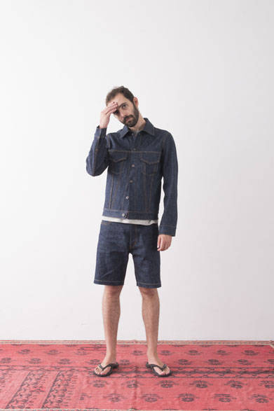 <strong>2015年春夏コレクション</strong><br />Denim Jacket 3万1320円、“Thea” Denim Shorts 1万9440円