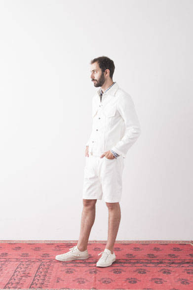 <strong>2015年春夏コレクション</strong><br />Denim Jacket 3万1320円、“Thea” Denim Shorts 1万9440円