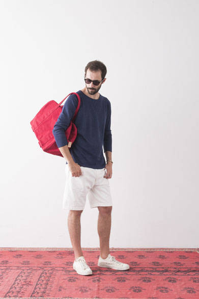 <strong>2015年春夏コレクション</strong><br />Long Sleeve T-Shirts 1万2960円、“Thea” Denim Shorts 1万9440円、Eye Wear collaborated with “BLANC.” 2万3760円、Boston Bag 1万8900円