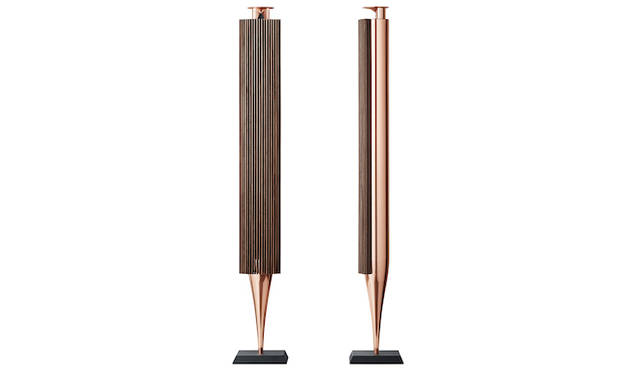 <strong>Bang & Olufsen  ｜バング＆オルフセン Love Affair Collection BeoLab 18</strong><br />スレンダーなストレートラインのスピーカー。抜群のワイヤレス性能で、妥協のない音響を制限なく楽しむことができる。その佇まいは彫刻のよう。107万円（税抜） 