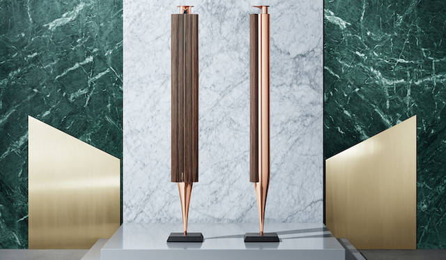 <strong>Bang & Olufsen  ｜バング＆オルフセン Love Affair Collection BeoLab 18</strong><br />スレンダーなストレートラインのスピーカー。抜群のワイヤレス性能で、妥協のない音響を制限なく楽しむことができる。その佇まいは彫刻のよう。107万円（税抜） 